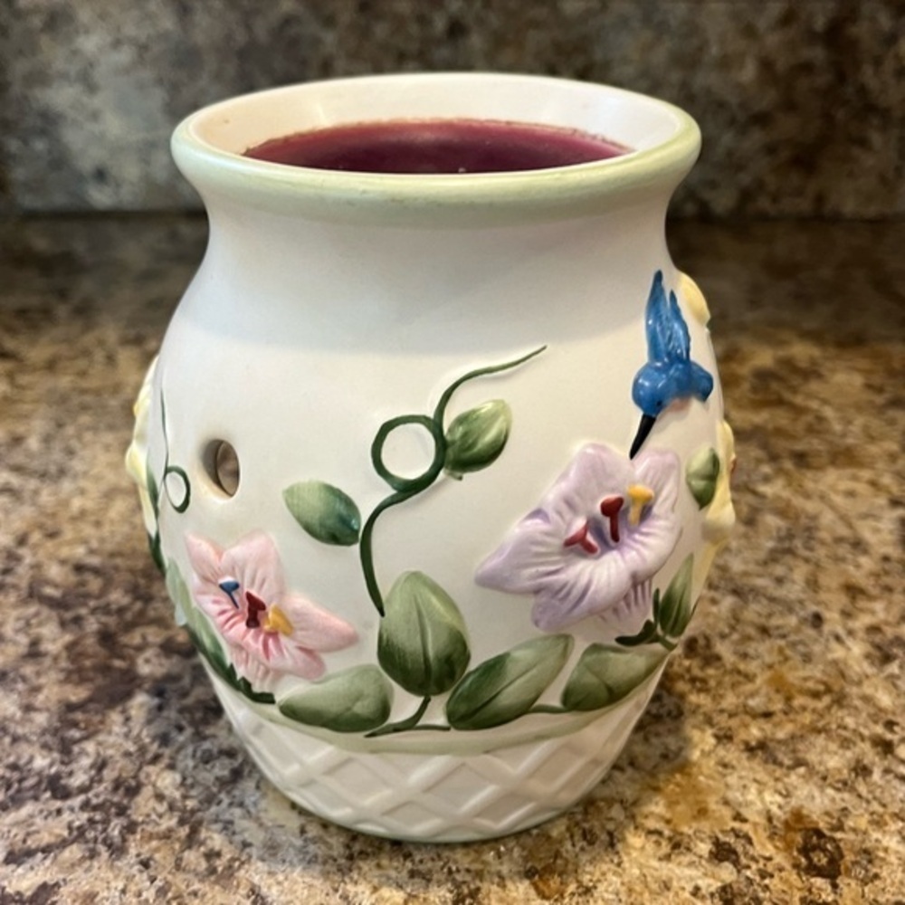 Yankee Candle Floral Trailing Flowers and Hummingbird Wax Tart Warmer - Picture 4 of 11